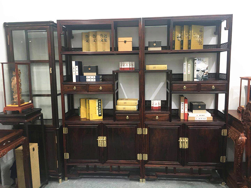 国方家居参展红木书柜