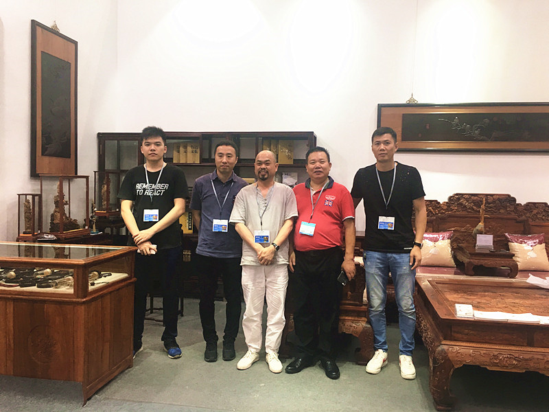 陈正民大师和中山政府领导合影留念