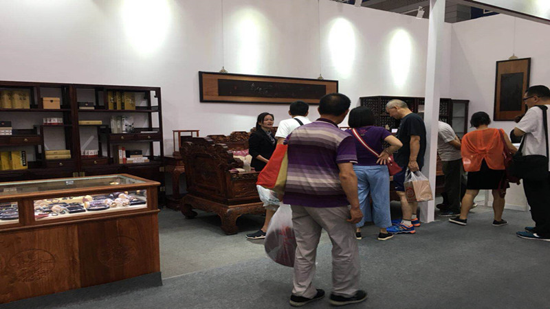 国方家居产品吸引广大客户前来咨询洽谈