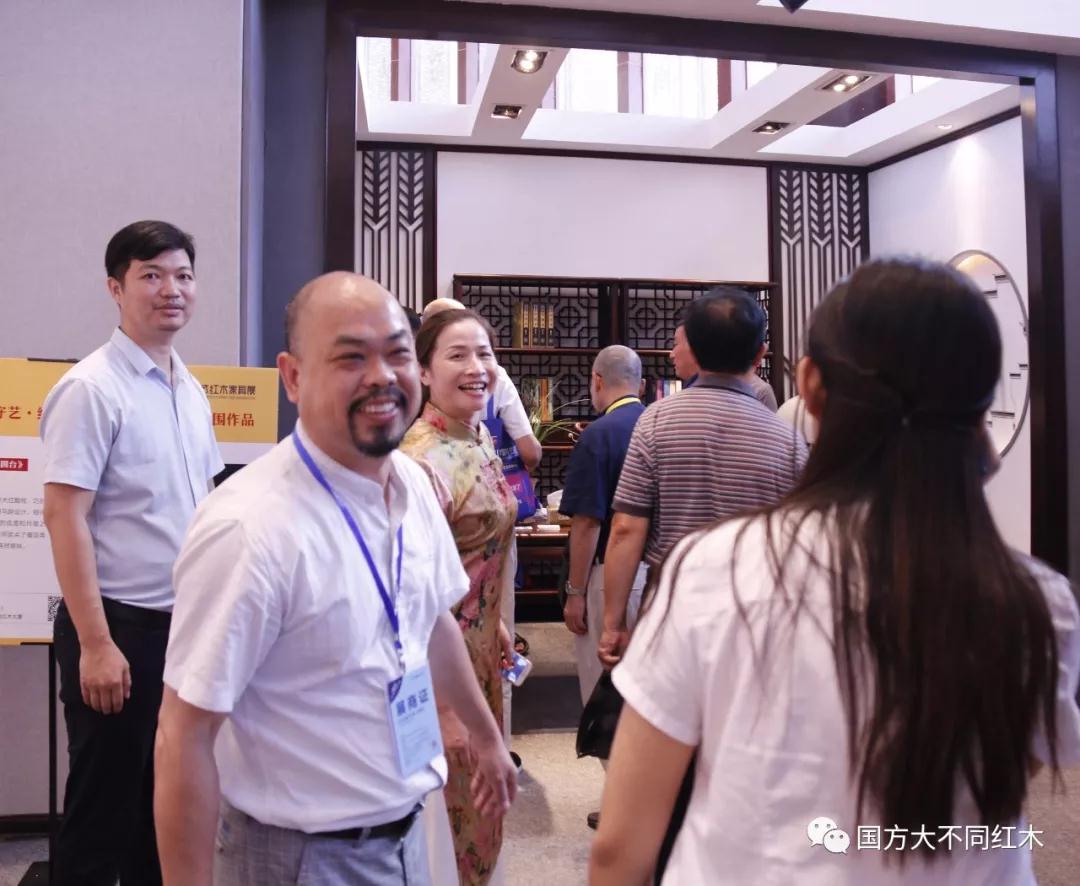 嘉宾团到访国方家居（大不同红木）