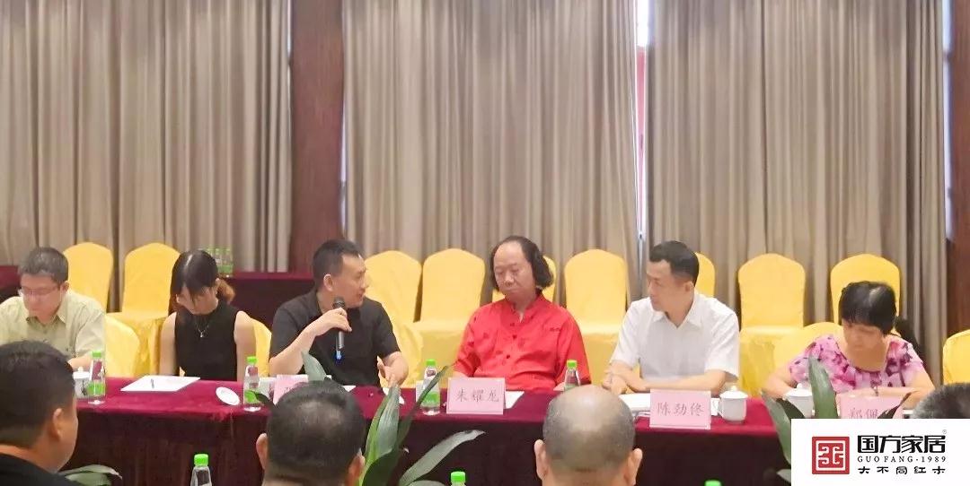 中山工艺美术协会会长张刚发言