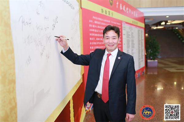 国方家居董事长陈新平在广东顺德浙江商会成立大会现场留影