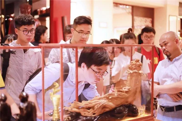 北京工业大学耿丹学院产品设计专业师生一行到国方家居学习参观