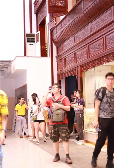 北京工业大学耿丹学院产品设计专业师生一行到国方家居学习参观