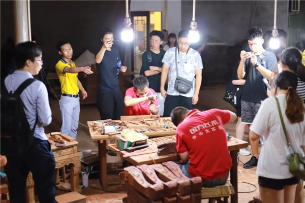 北京工业大学耿丹学院产品设计专业师生一行到国方家居学习参观